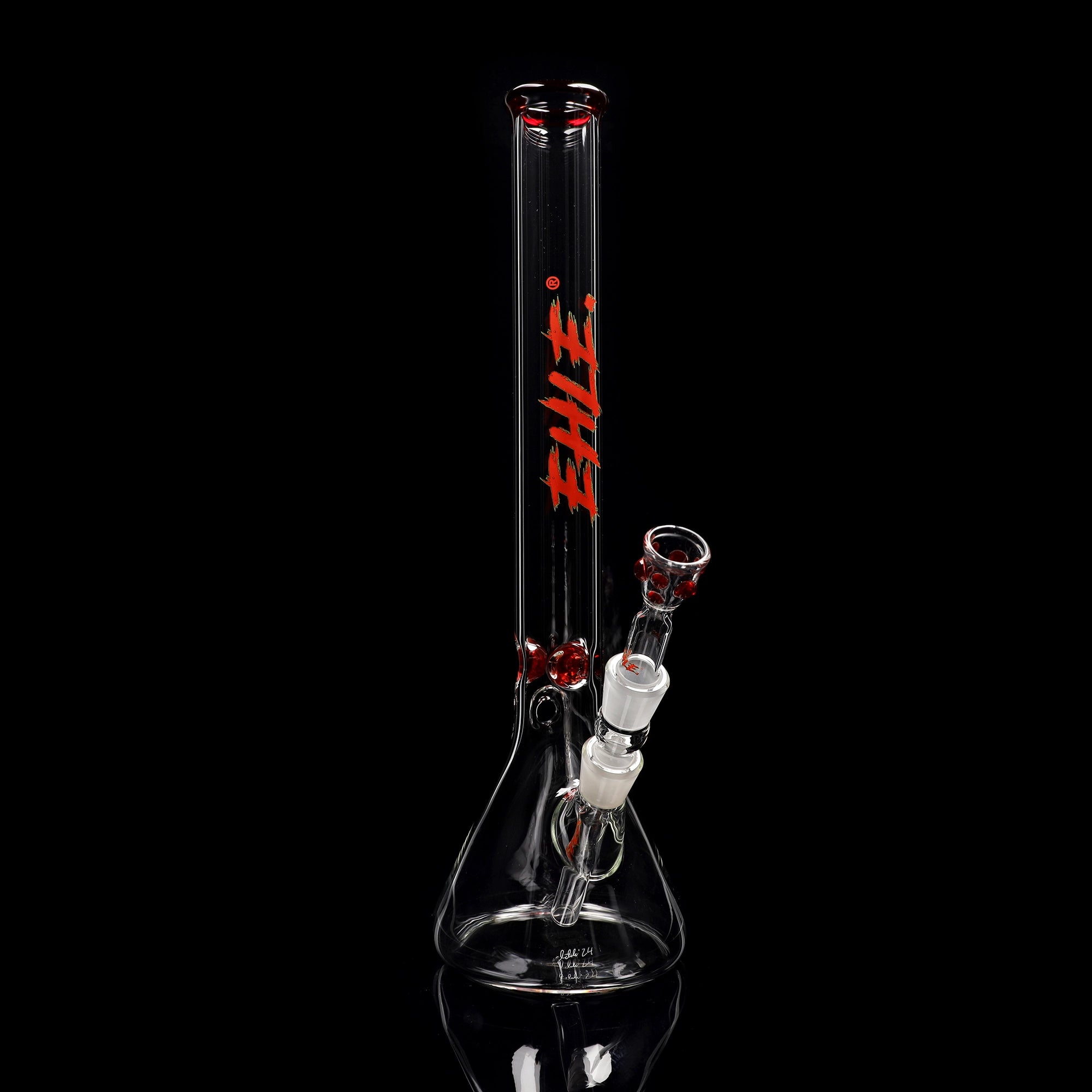Red Series Bong #5 Beaker Big Brother 5mm; Boccaglio: rosso tinta unita; Tacche per ghiaccio: rosse tinta unita; Logo: logo speciale rosso-verde