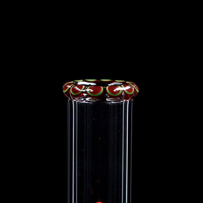 Red Series Bong #8 Cilindro 7mm (45cm), NS 18,: Base rotonda: monocolore Rosso; Bocchino: monocolore Rosso; Tacche per ghiaccio: monocolore Rosso; Logo: logo speciale Rosso-Verde; incl. Punti in vetro rossi sul tubo