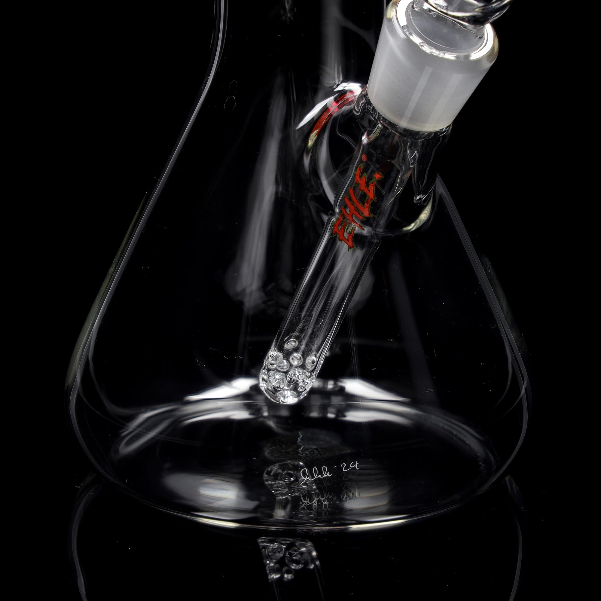 Red Series Bong #5 Beaker Big Brother 5mm; Boccaglio: rosso tinta unita; Tacche per ghiaccio: rosse tinta unita; Logo: logo speciale rosso-verde