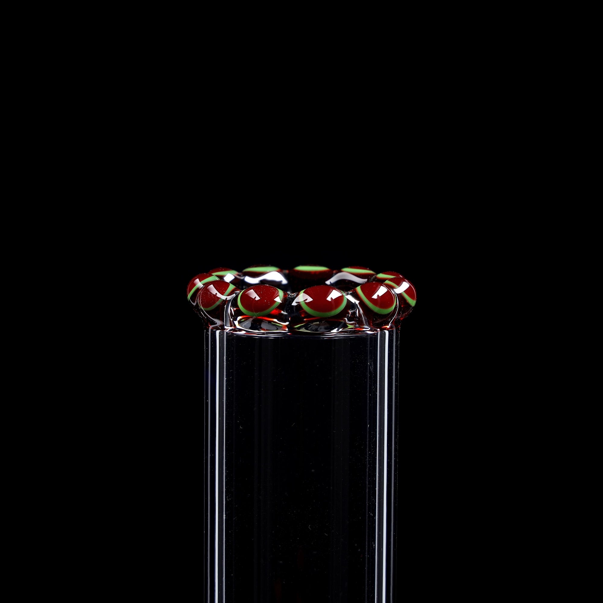 Bong Red Series #7 Cilindro 5mm EMOTION (45cm), NS 18,; Base circolare: monocromatica rossa; Bocchino: bocchino a corona rosso-verde; Tacche per ghiaccio: monocromatiche rosse; Logo: logo speciale rosso-verde