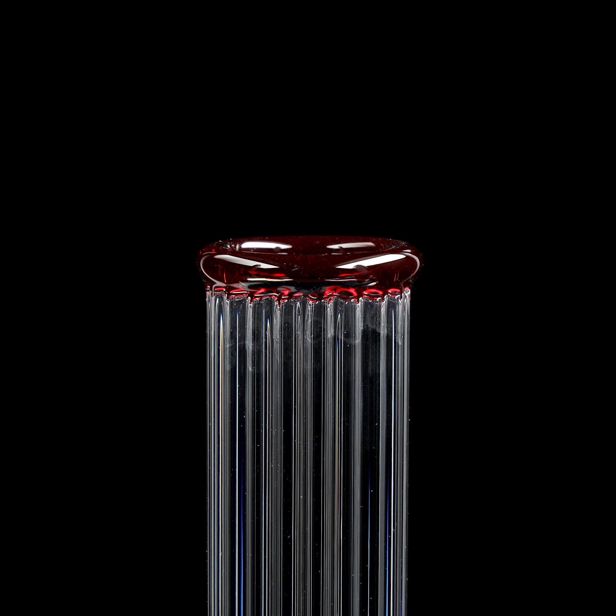 Red Series Bong #6 Tubo a coste (45cm), NS 18, base rotonda; Bocchino: Rosso monocromatico; Tacche per il ghiaccio: Rosso monocromatico; Logo: Logo speciale Rosso-Verde